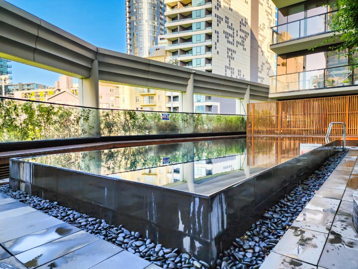 Modern 2-bedrooms With Parking Melbourne