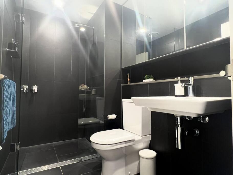 Stylish 1-bed With Spectacular Docklands Views