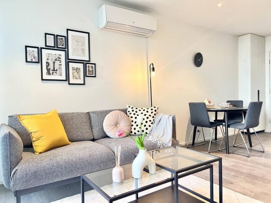 Stylish 1-bed With Spectacular Docklands Views Apartment *