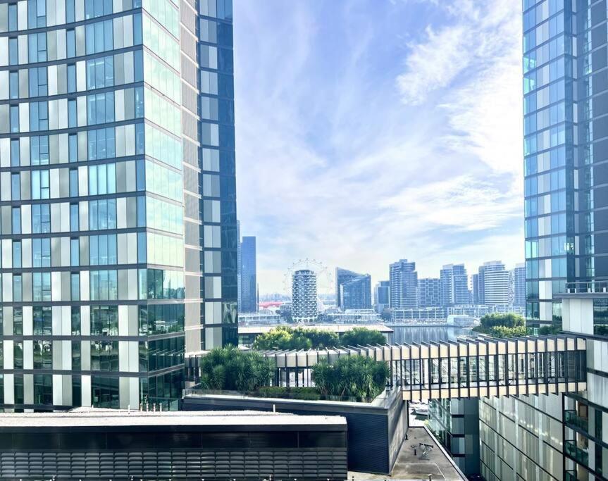 Stylish 1-bed With Spectacular Docklands Views Apartment