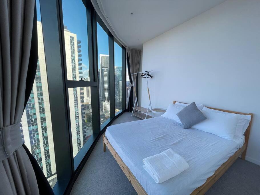 Modern 3br In High Rise W/ Sea View Incl Carpark Apartment *