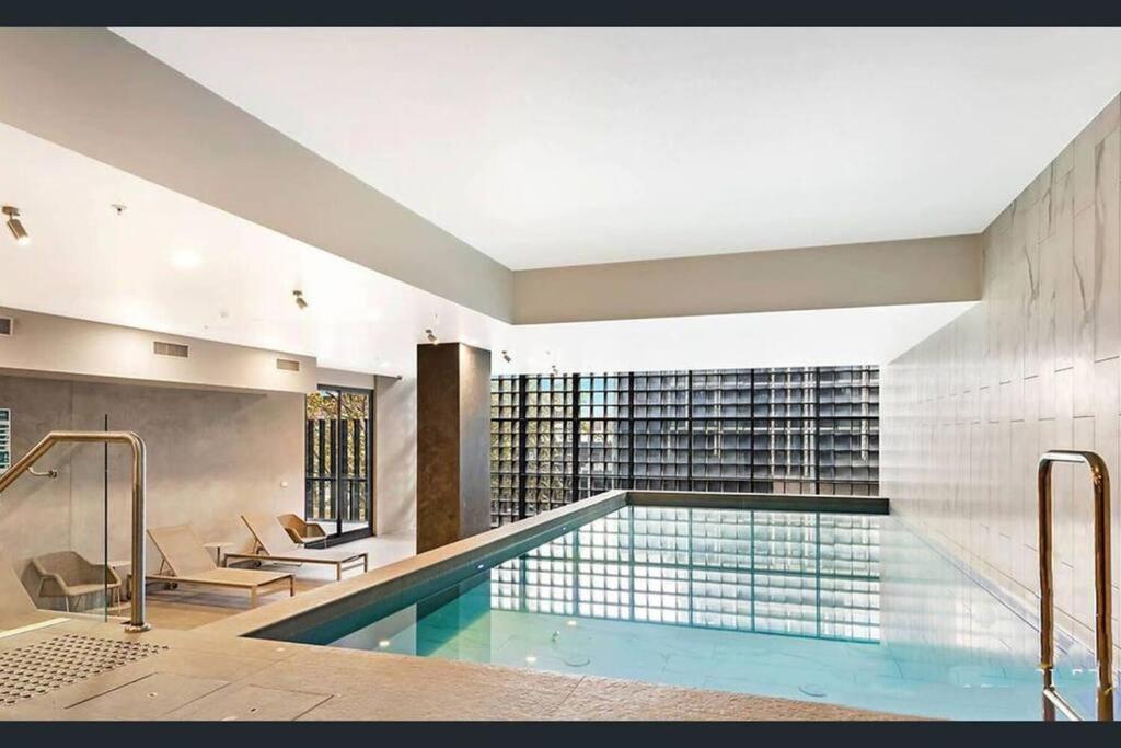 Apartment Stunning 1 Bedroom W Huge Balcony Next To Queen Vic Market Melbourne