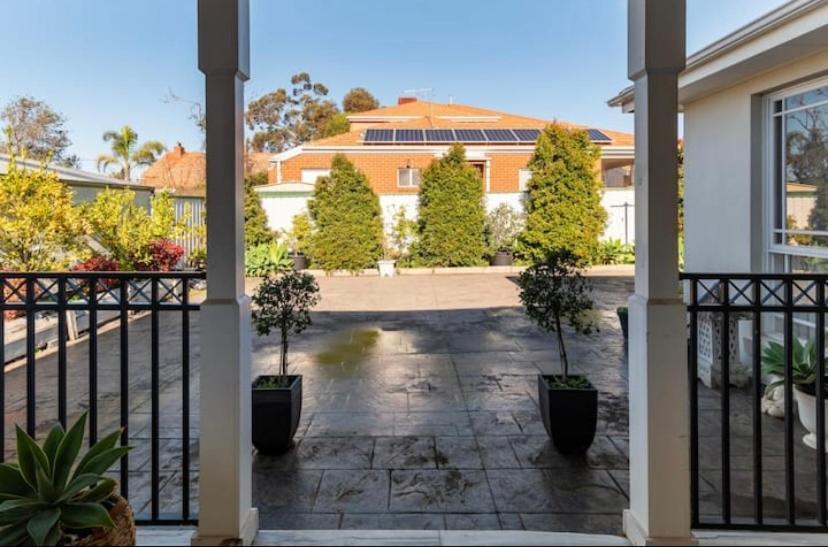 Cosy Private Easy Access To & Airport Melbourne