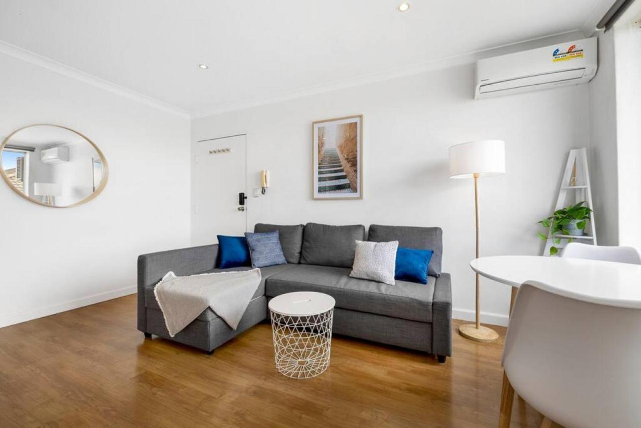 Level One Bedroom With Mcg Views Apartment