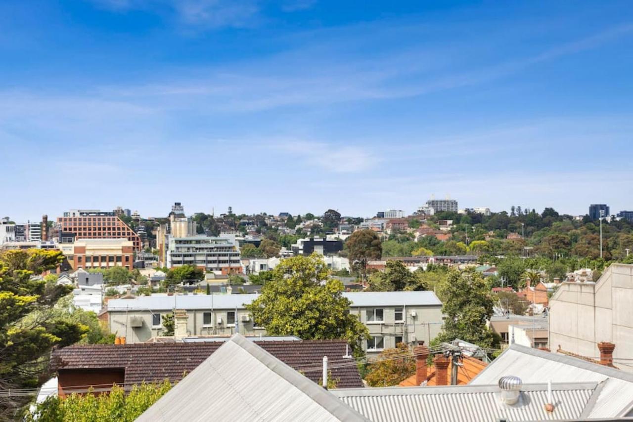 Apartment Level One Bedroom With Mcg Views *