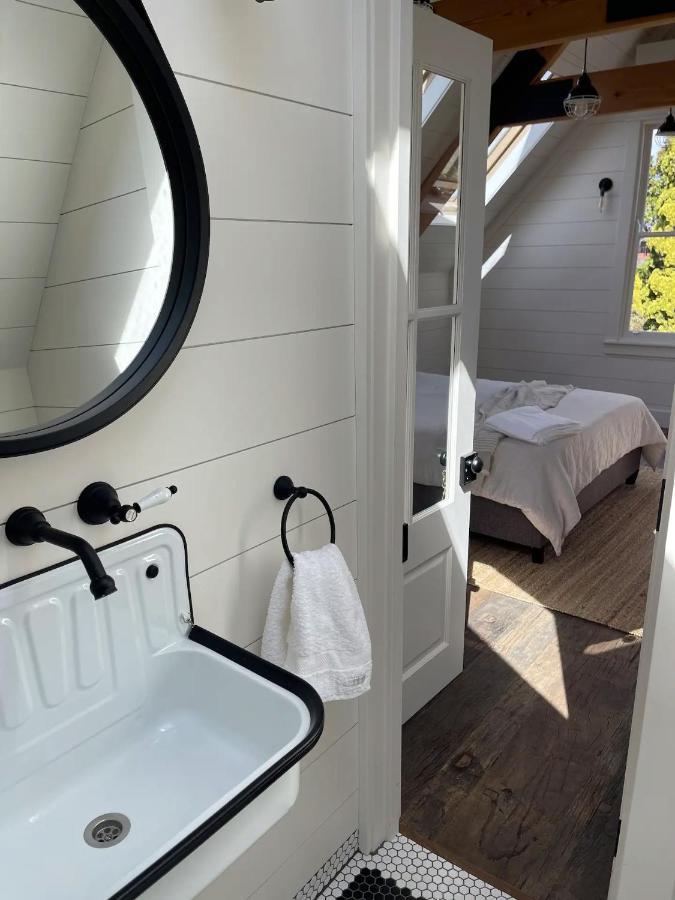 A Majestic Victorian Private Rear Access Quarters Melbourne