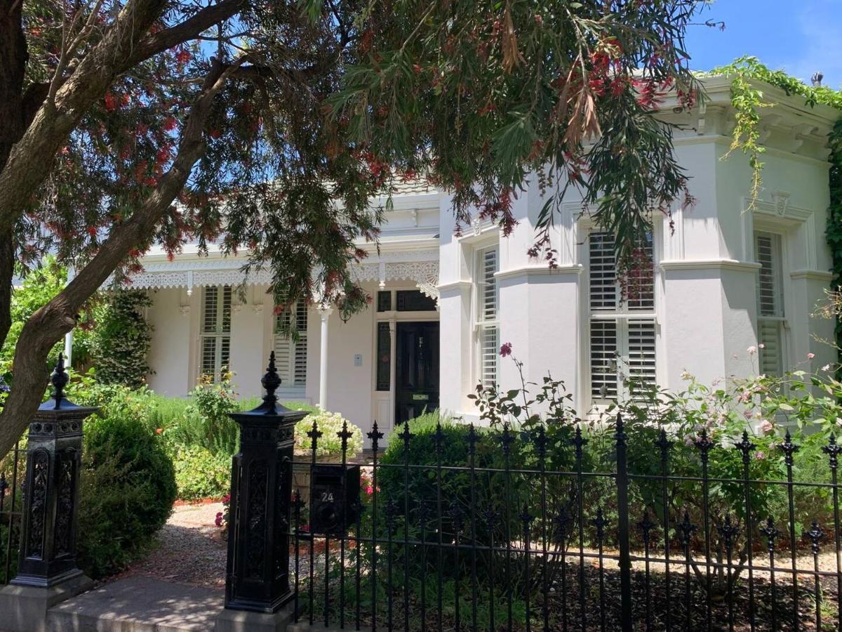 A Majestic Victorian Private Rear Access Quarters Homestay