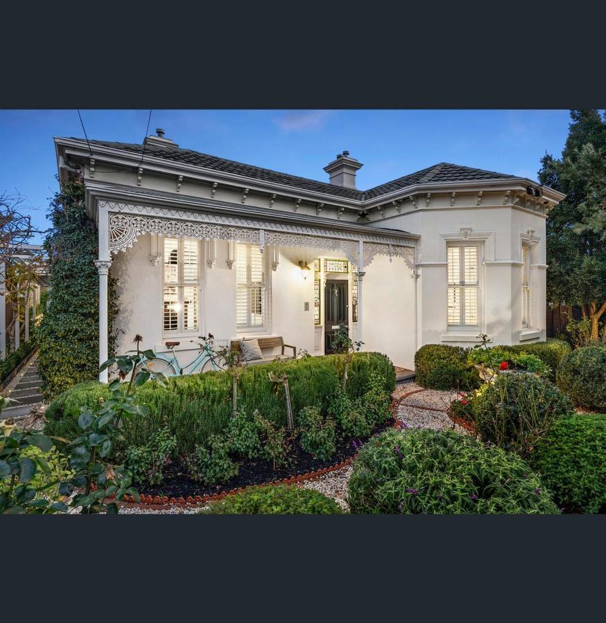 A Majestic Victorian Private Rear Access Quarters Homestay Melbourne