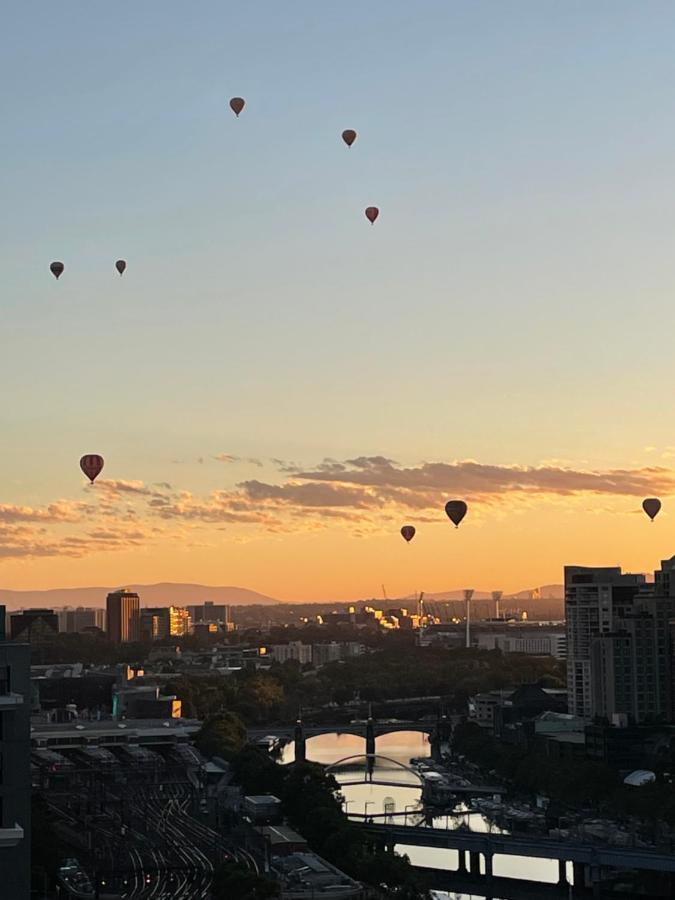 Apartment Aura2107, 2 Bedroom With Balcony, Stunning Yarra River And Views *