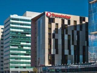 Travelodge Docklands Hotel 4*