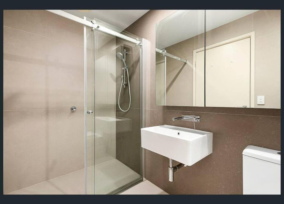 Cbd Skyline 2 Bedroom Apartment *