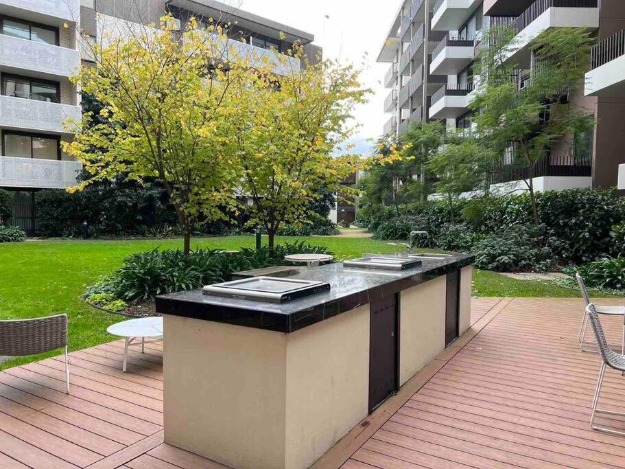 Caulfield Village Apartment *