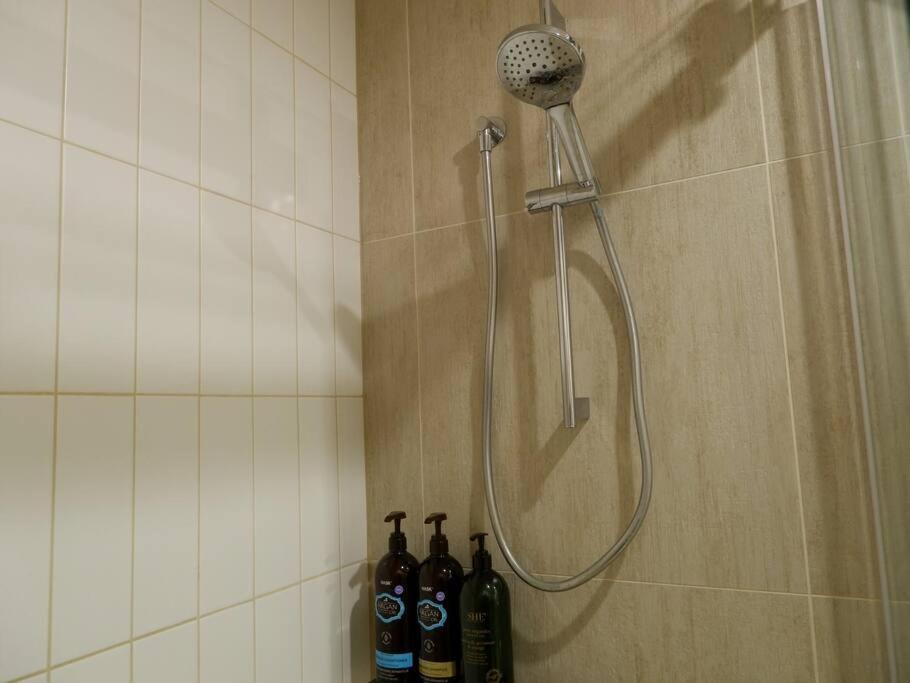 Caulfield Village Apartment *