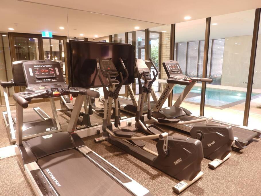 Caulfield Village Apartment *