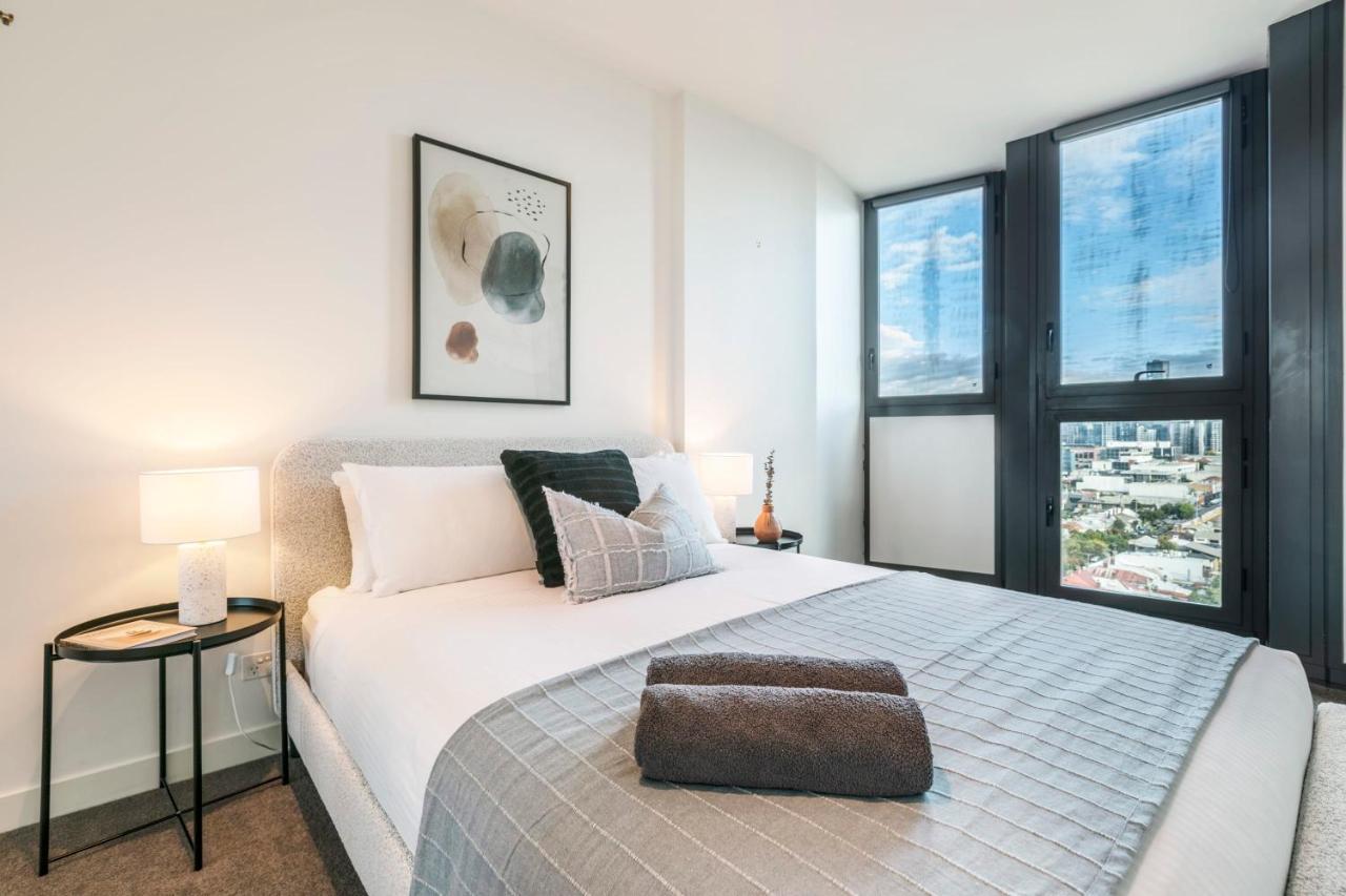 Your Gateway To Sports And Entertainment-00215 Apartment Melbourne