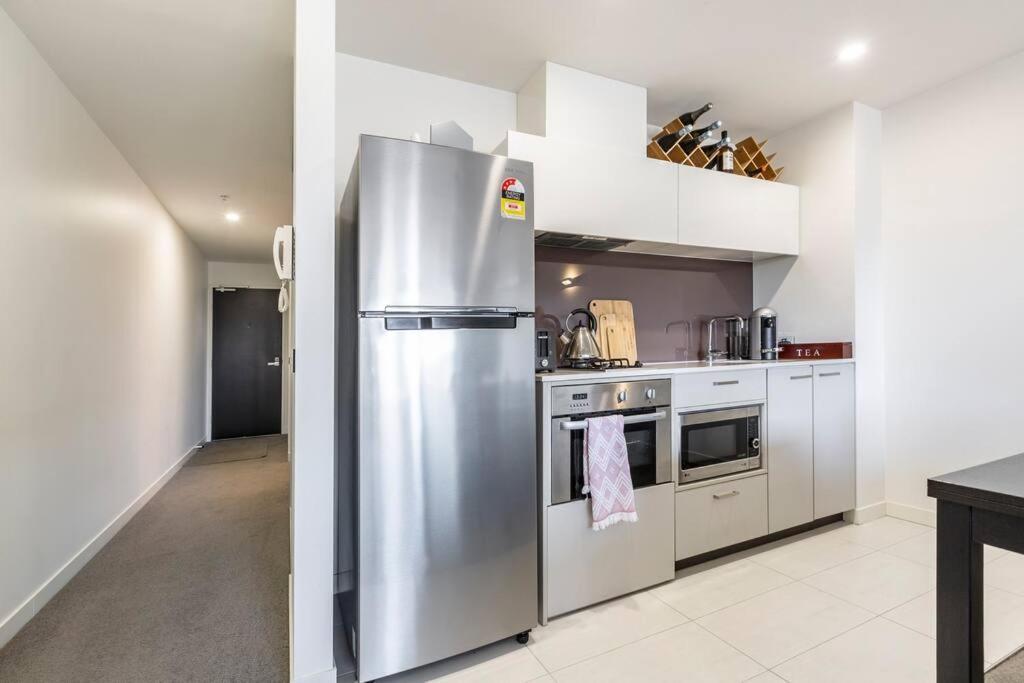 Luxury Style And Space Abound On Spencer 01620 * Melbourne