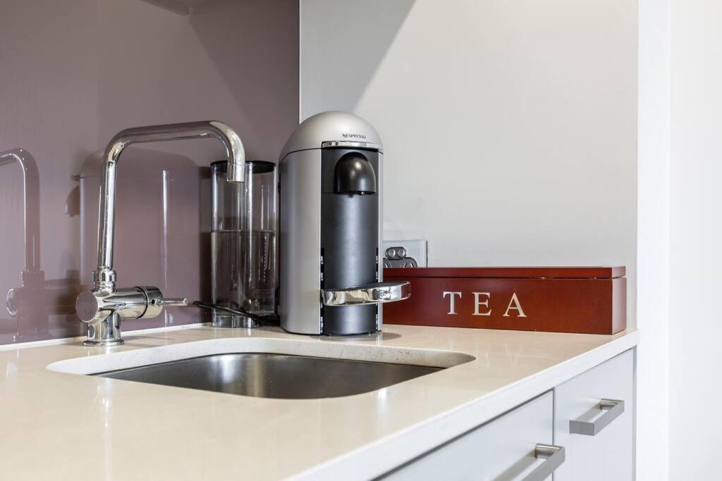 Luxury Style And Space Abound On Spencer 01620 Apartment *