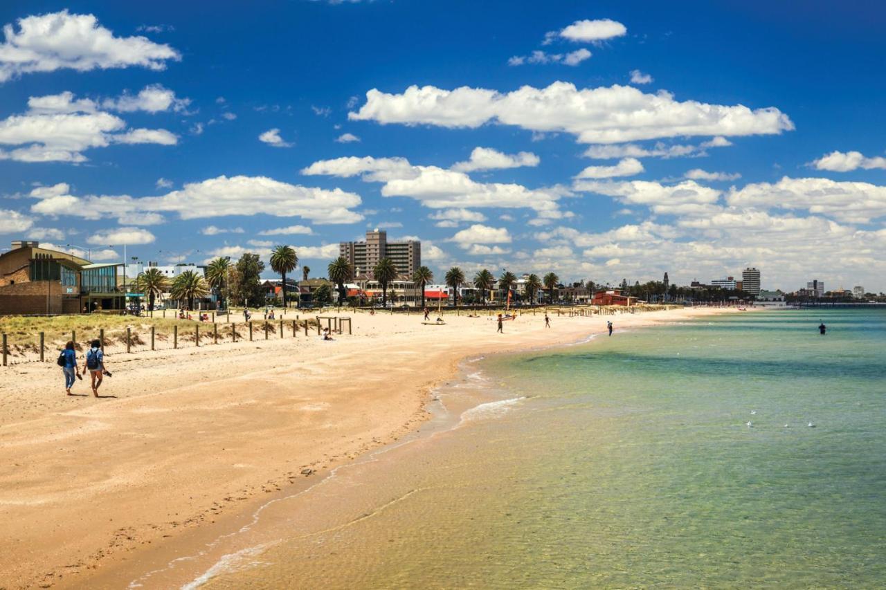 Beautiful Bay Views Huge 3-bedroom Office, Pool, Gym, 2 Car Spaces And So Much Melbourne