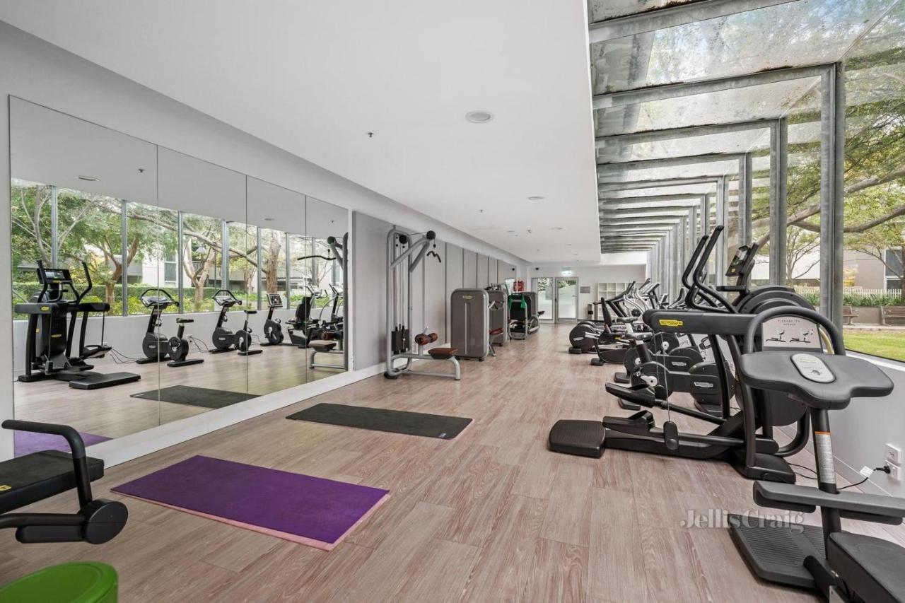 Beautiful Bay Views Huge 3-bedroom Office, Pool, Gym, 2 Car Spaces And So Much *