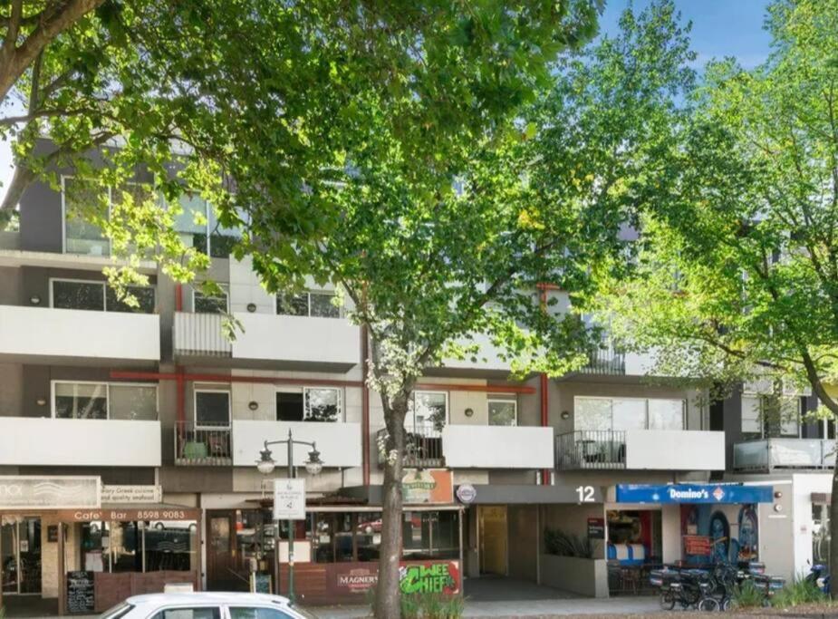Cosy With Free Secure Car Park Apartment Melbourne