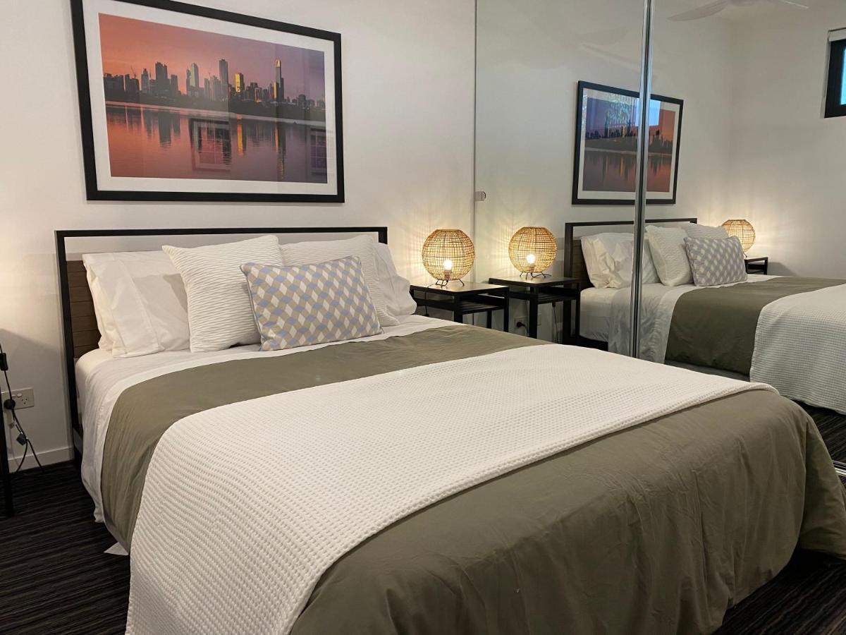 Apartment Modern Quiet 1 & 2 Bed Opposite Park