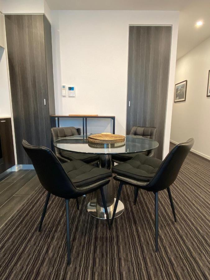 Modern Quiet 1 & 2 Bed Opposite Park Apartment *