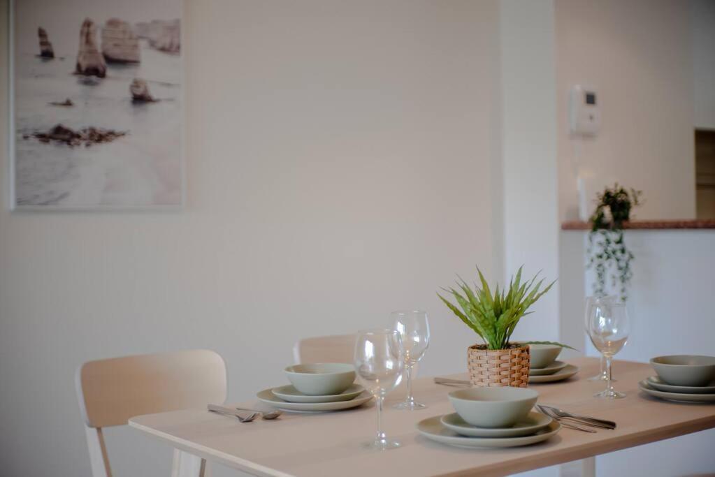 Beautiful 2 Brs In Cbd With Free Parking Melbourne
