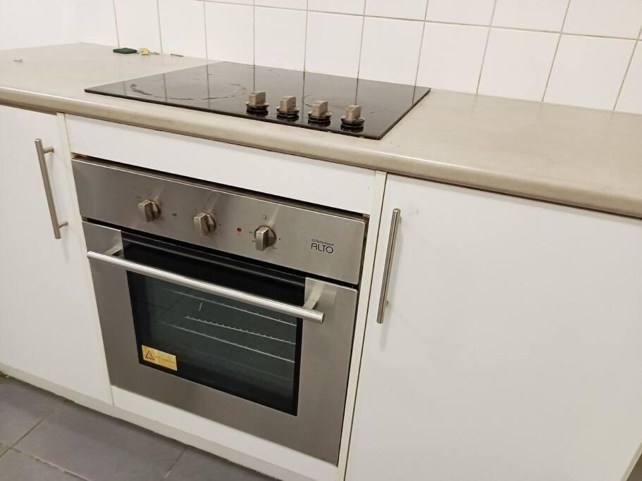Promo 2-bedroom Next To Train Station, Free Parking Villa