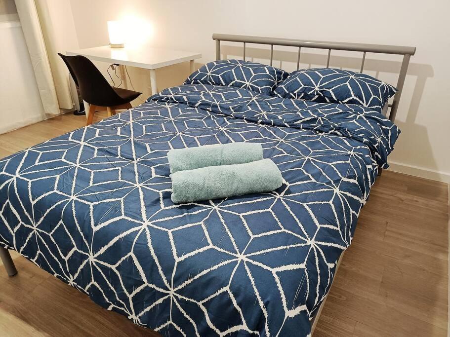Promo 2-bedroom Next To Train Station, Free Parking Melbourne