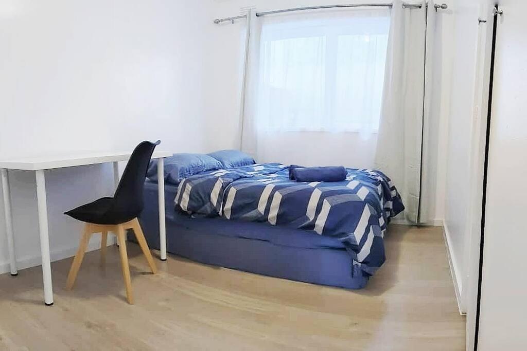 Promo 2-bedroom Next To Train Station, Free Parking Villa Melbourne