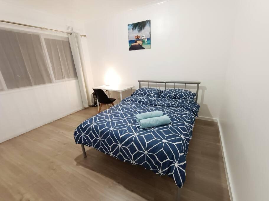 Promo 2-bedroom Next To Train Station, Free Parking