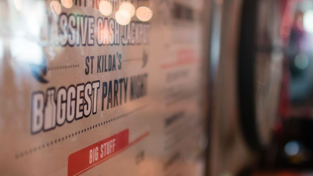 Nomads St Kilda Hostel *