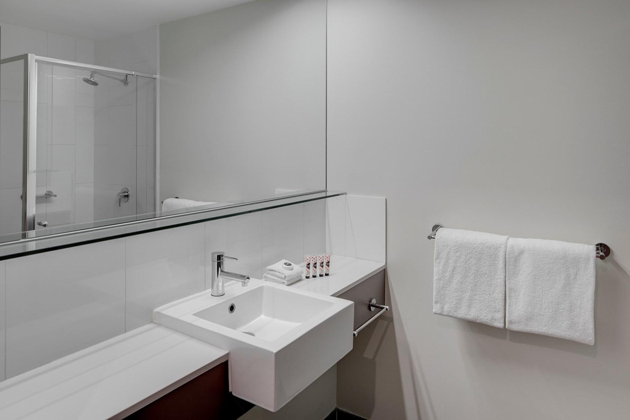 Travelodge Docklands 4* Melbourne