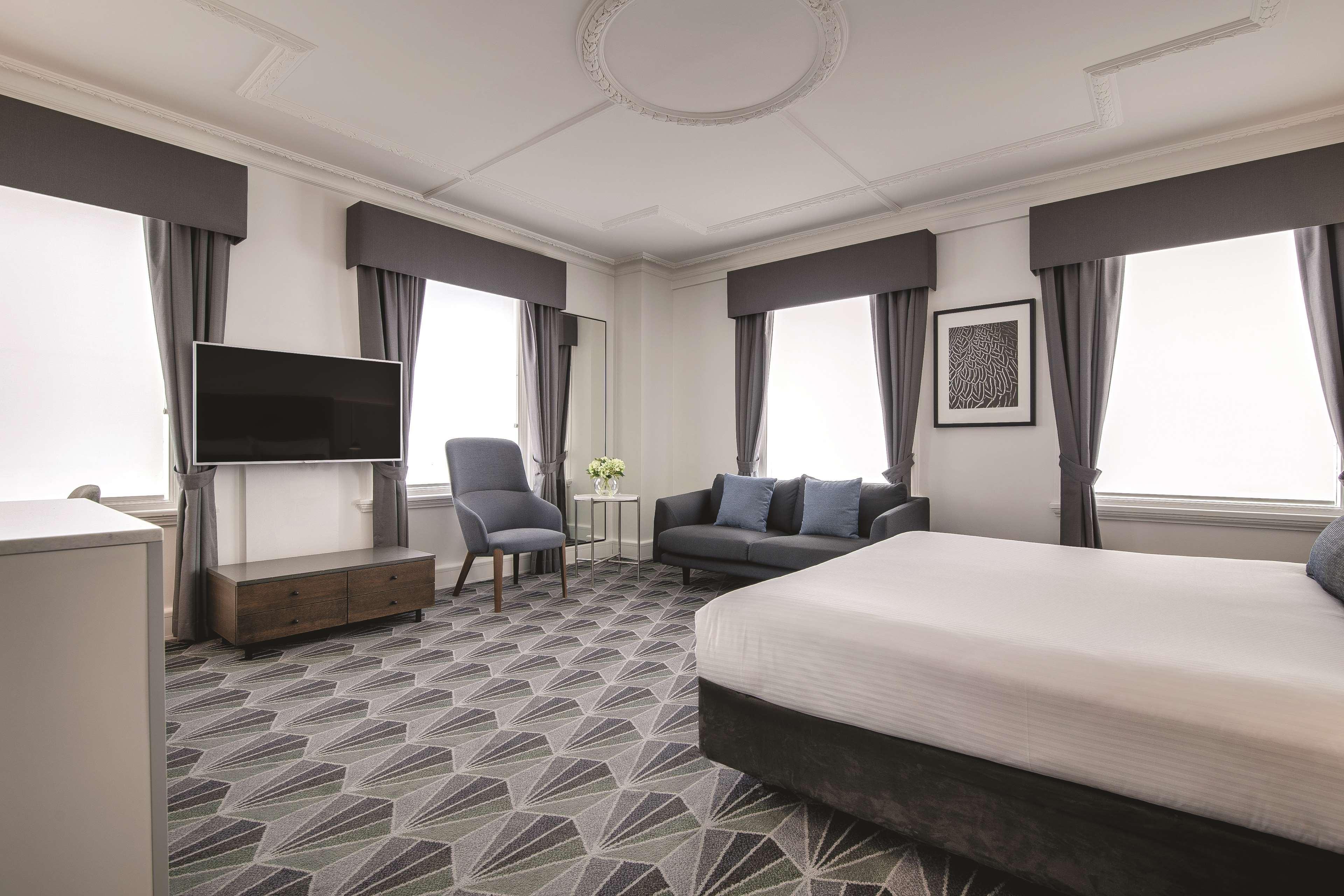 Hotel The Savoy On Little Collins 4*