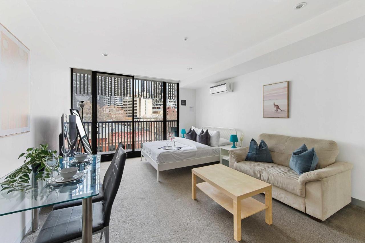 A Cozy Studio Only A 4-min Walk To Victoria Market Apartment *