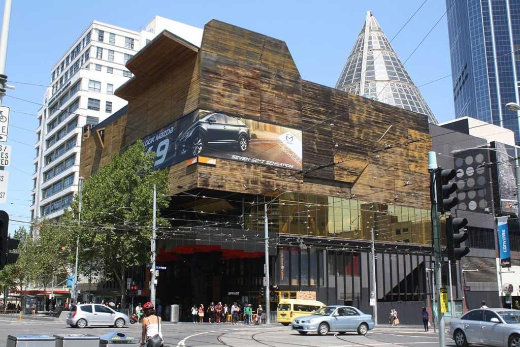 A Cozy Studio Only A 4-min Walk To Victoria Market Apartment Melbourne