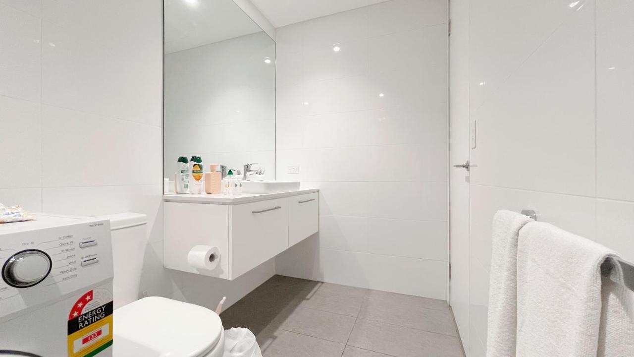 Apartment One 2b2b1c By Goodlive Melbourne