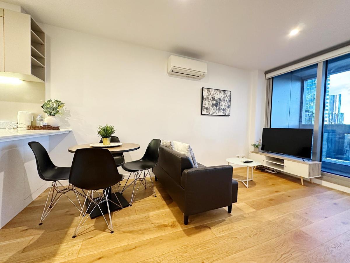 Stylish 2 Beds Southerncross With Pool & Gym * Melbourne