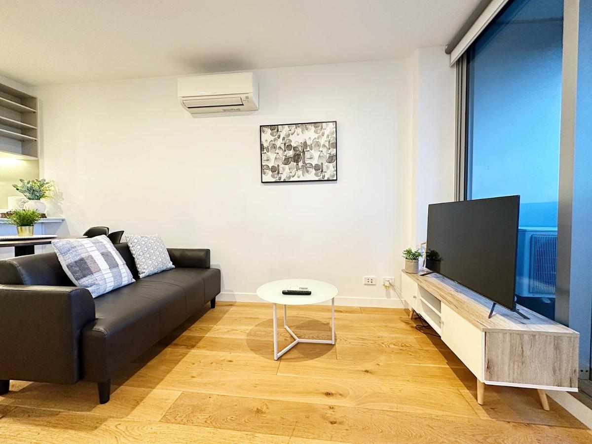 Stylish 2 Beds Southerncross With Pool & Gym
