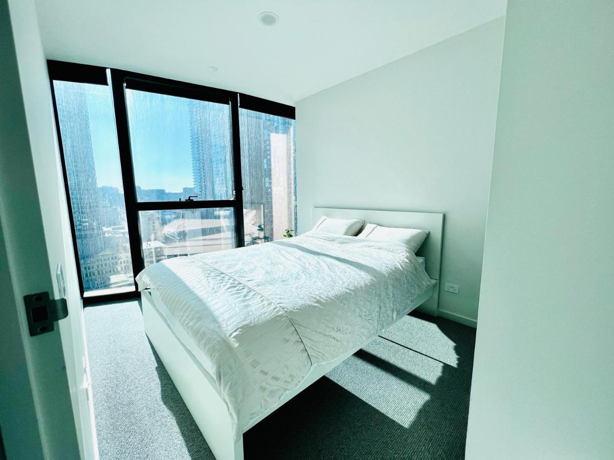 Luxury Indoor Pool, Jacuzzi, Sauna And Steam Apartment Melbourne
