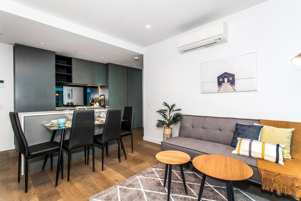 Lovely 2 Bed In Cbd Apartment *