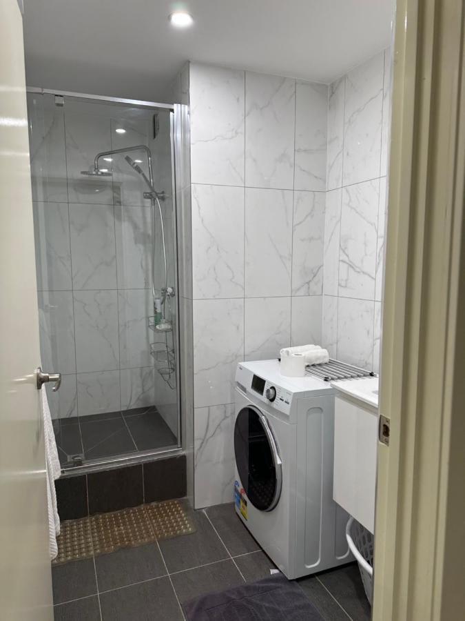 Royal - A Luxury Lifestyle * Melbourne