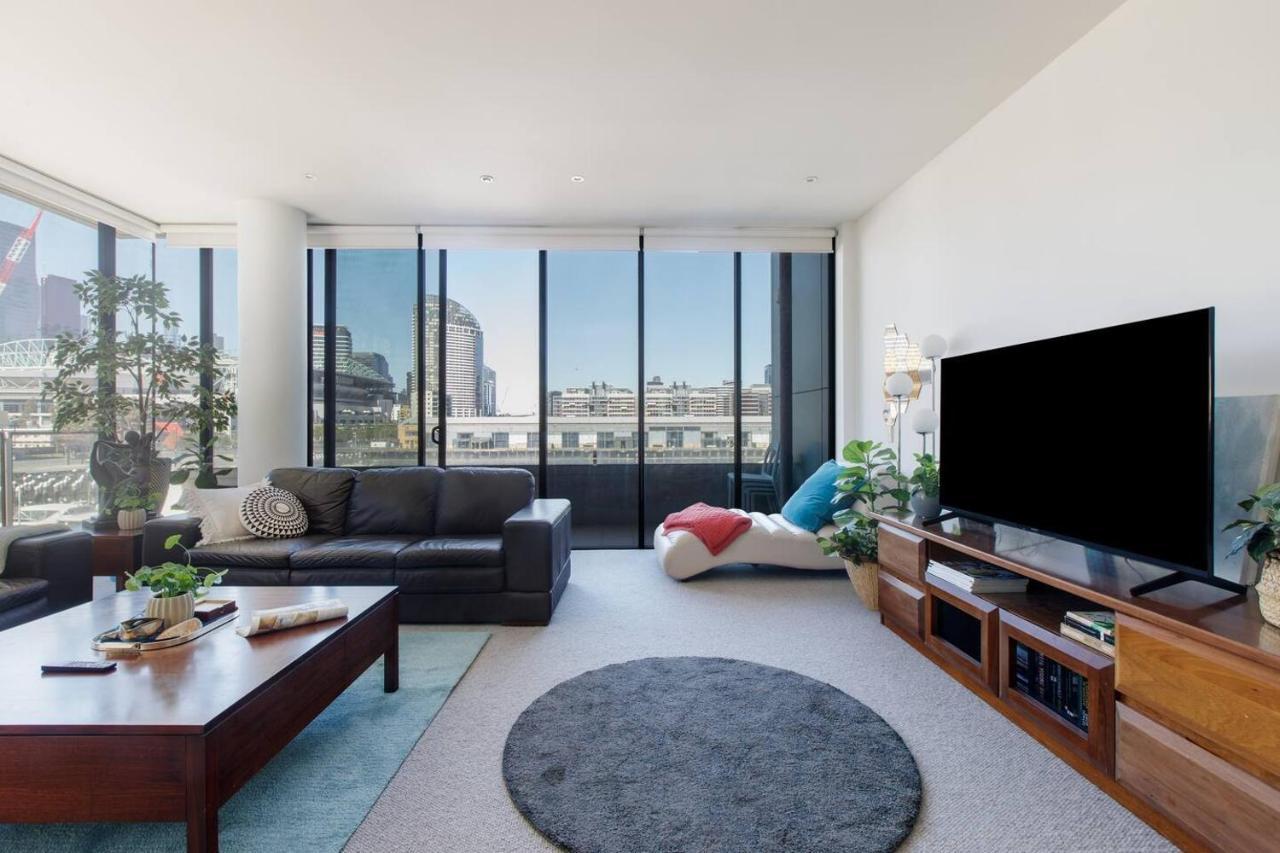 'the View At Docklands' Style Living Apartment *