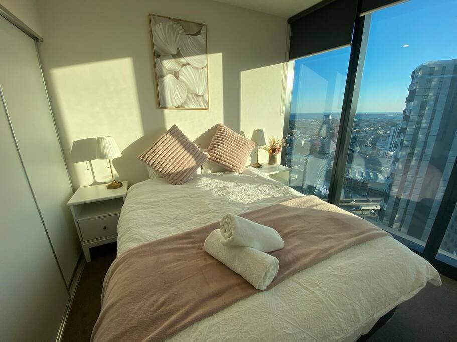 Stunning View 2bdr Apt Southbank Apartment