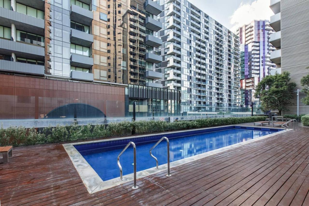 'the View At Docklands' Style Living Apartment Melbourne