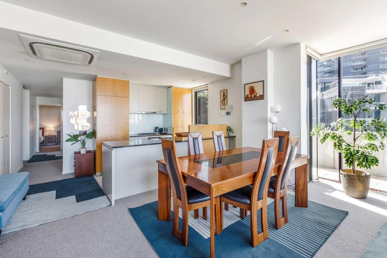 'the View At Docklands' Style Living Apartment *