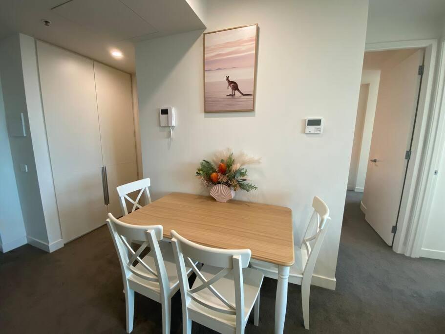 Stunning View 2bdr Apt Southbank Apartment *