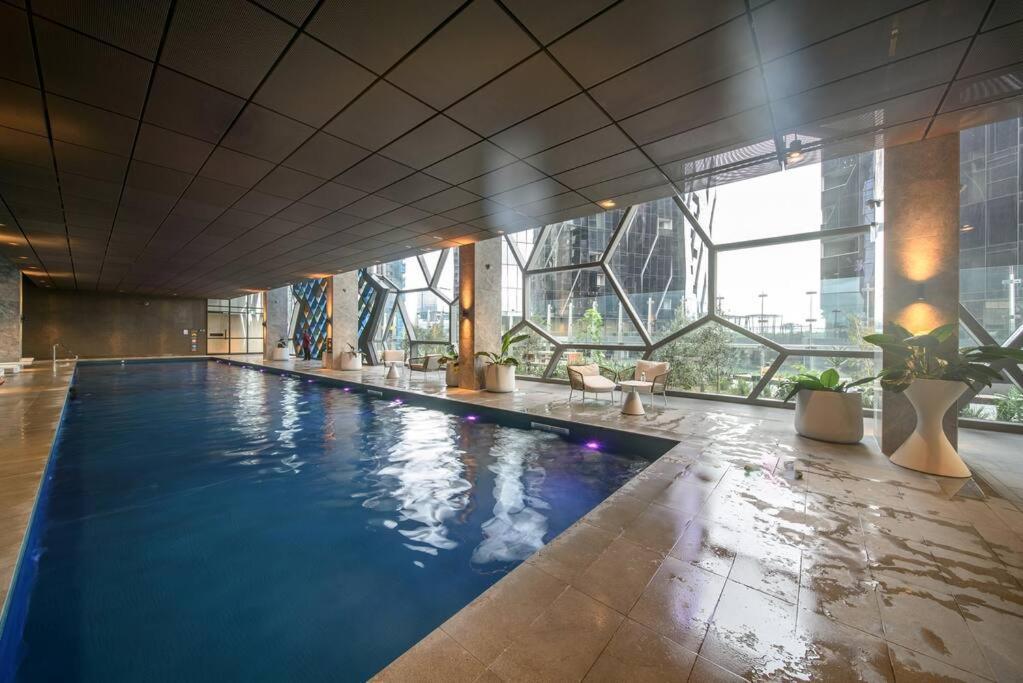 Exceptional Views 2bdr2bath Apt In Cbd Apartment Melbourne