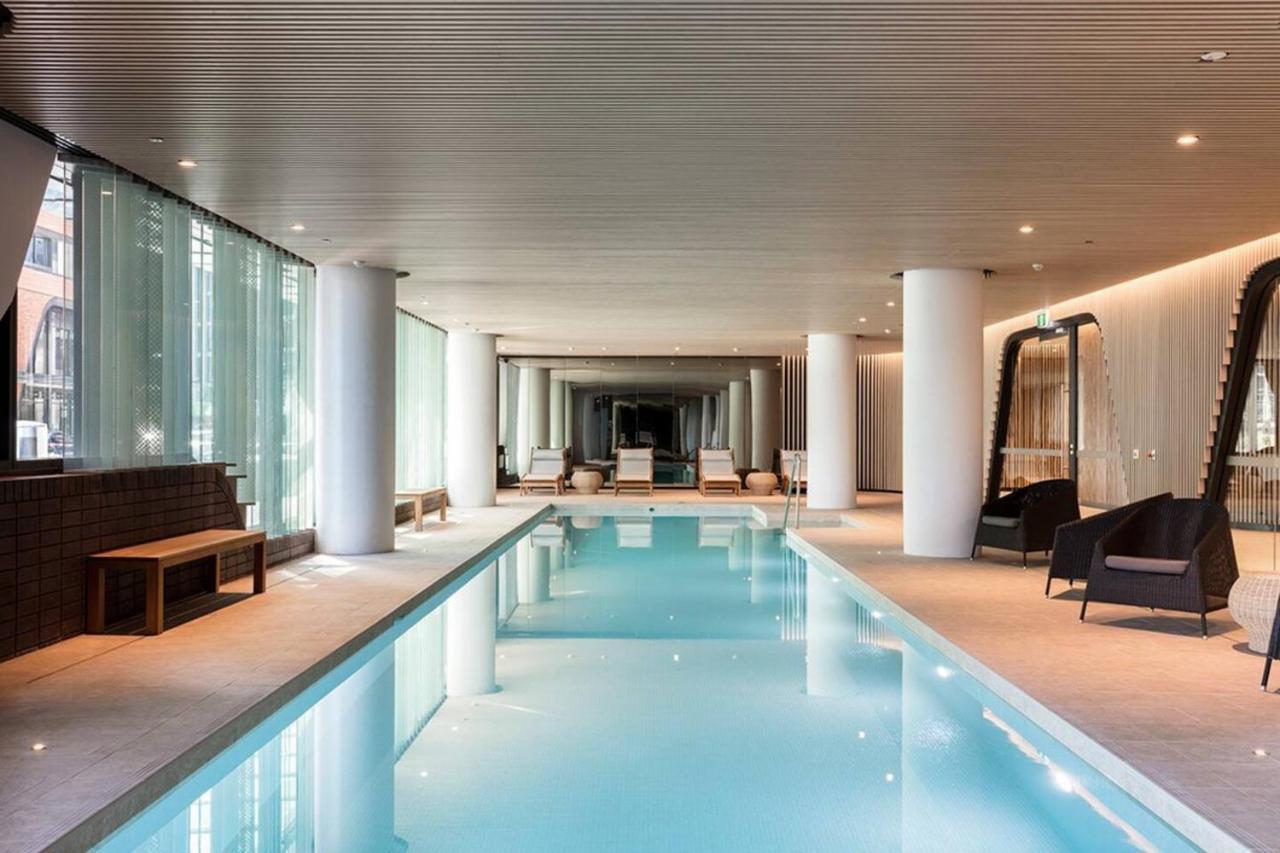 On The River - A Resort-style Retreat In Docklands Apartment Melbourne