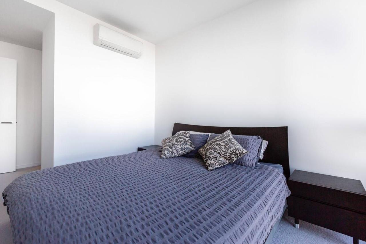 Apartment On The River - A Resort-style Retreat In Docklands *